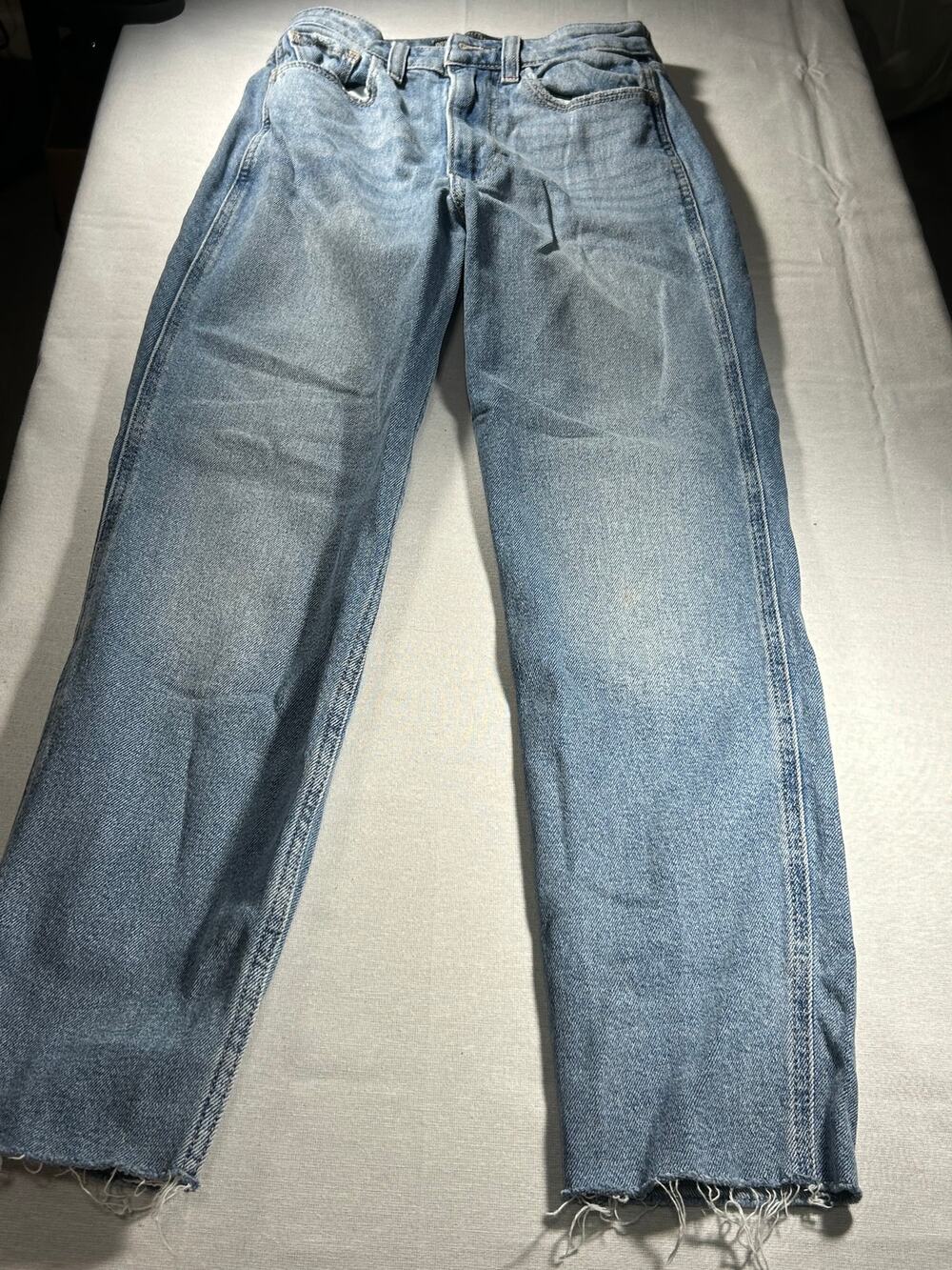 Hollister Ultra High Rise Light Wash Raw Hem Jeans 00S